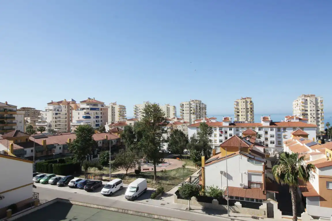 Vista exterior de Piso en venta en Vélez-Málaga con Terraza y Piscina comunitaria