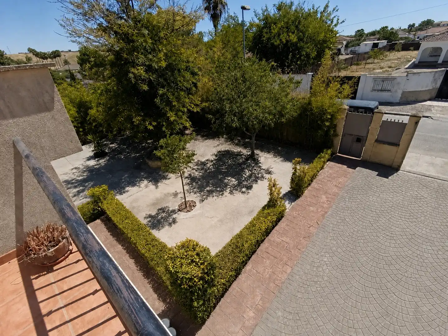Vista exterior de Casa o chalet en venta en La Carlota con Aire acondicionado, Jardín privado y Terraza