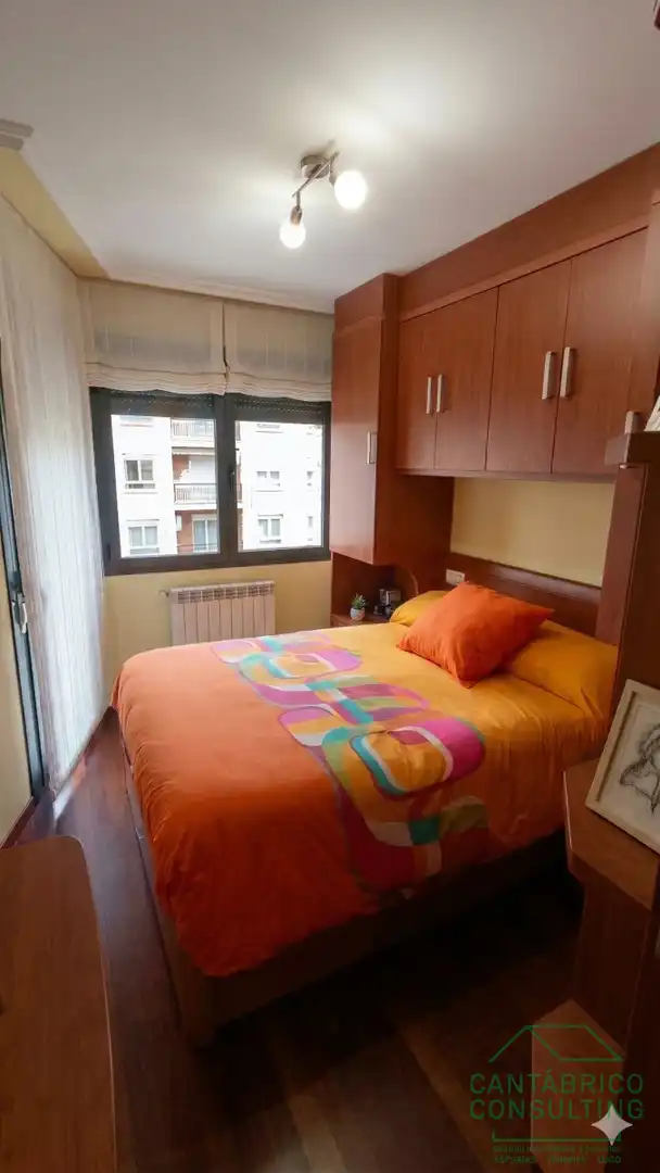 Schlafzimmer von Wohnung zum Verkauf in Navia mit Heizung, Parkett und Terrasse