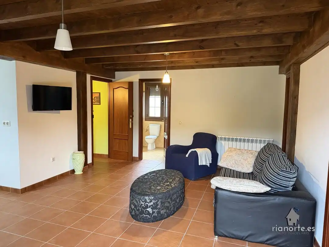 Sala d'estar de Casa o xalet en venda en Llanes amb Calefacció, Jardí privat i Terrassa