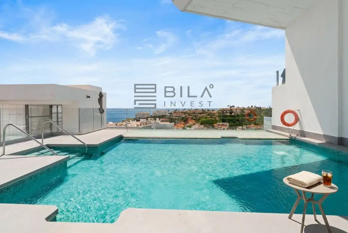 Schwimmbecken von Dachboden zum Verkauf in Fuengirola mit Terrasse, Abstellraum und Schwimmbad