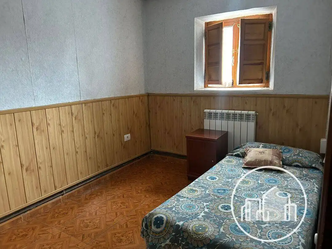 Habitación de Casa o chalet en venta en Arija con Calefacción y Jardín privado