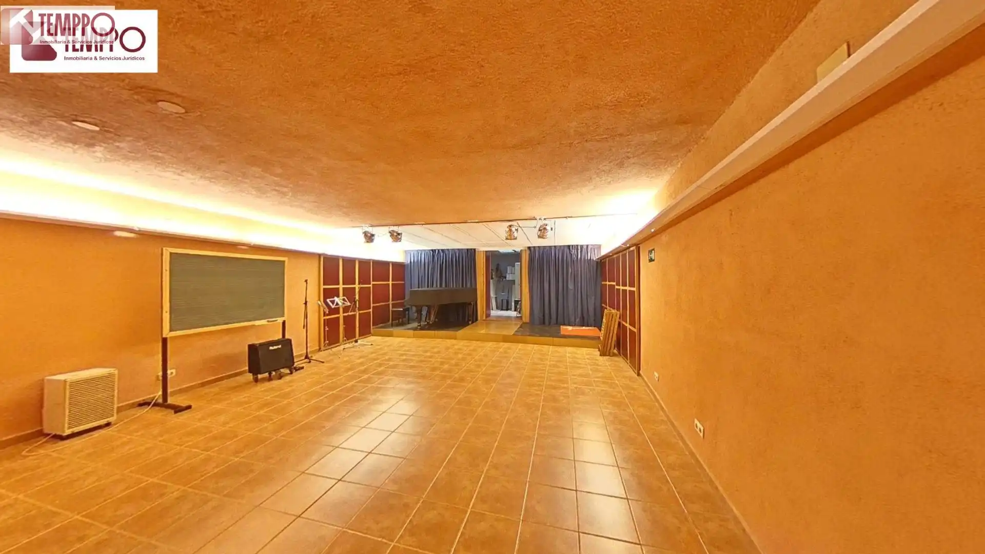 Casa adosada en venta en Carrer MURALLA, Centre