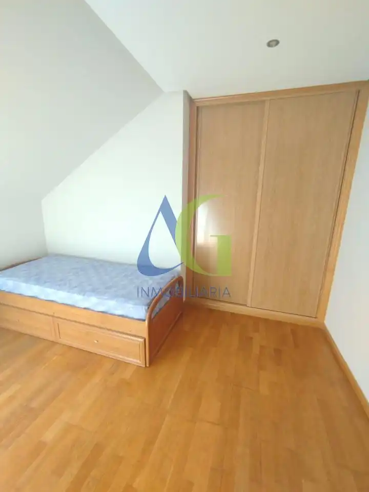 Habitación de Dúplex en venta en Villaquilambre con Calefacción y Trastero