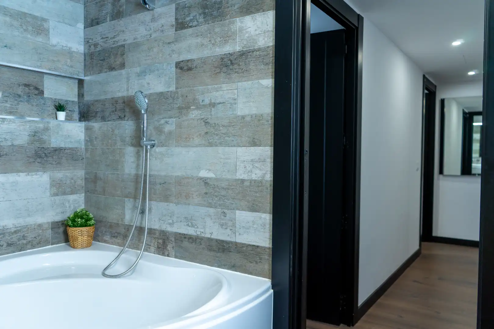 Bathroom of Flat for share in Zaragoza  with Air Conditioner, Heating and Private garden