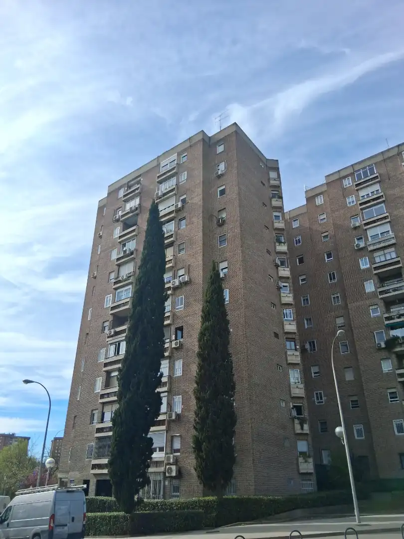 Vista exterior de Piso en venta en  Madrid Capital con Calefacción, Parquet y Horno