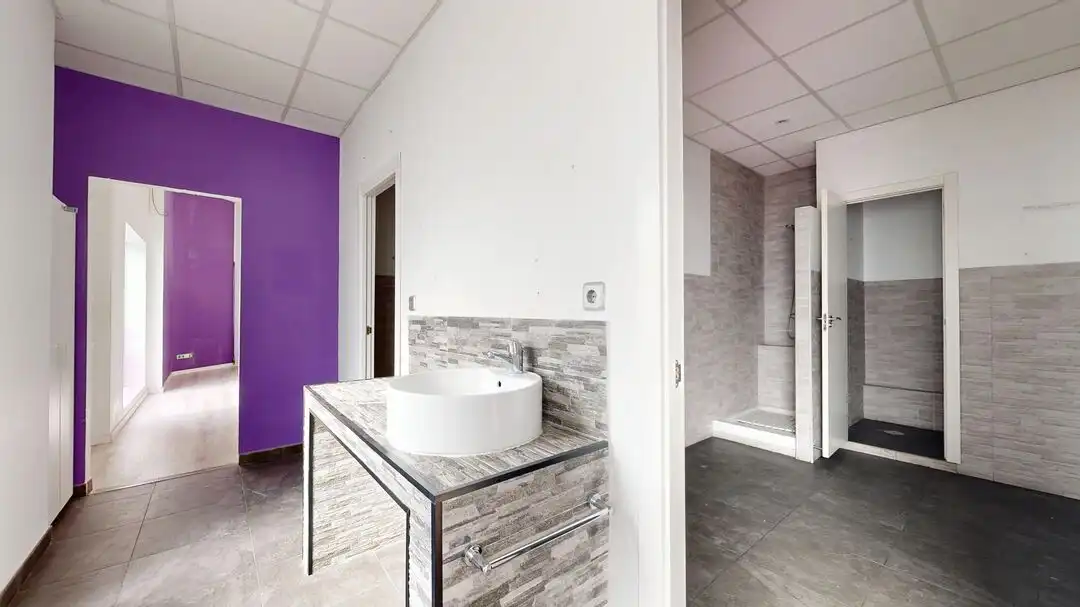 Bathroom of Commercial properties for rent in Madrid  with Air Conditioner