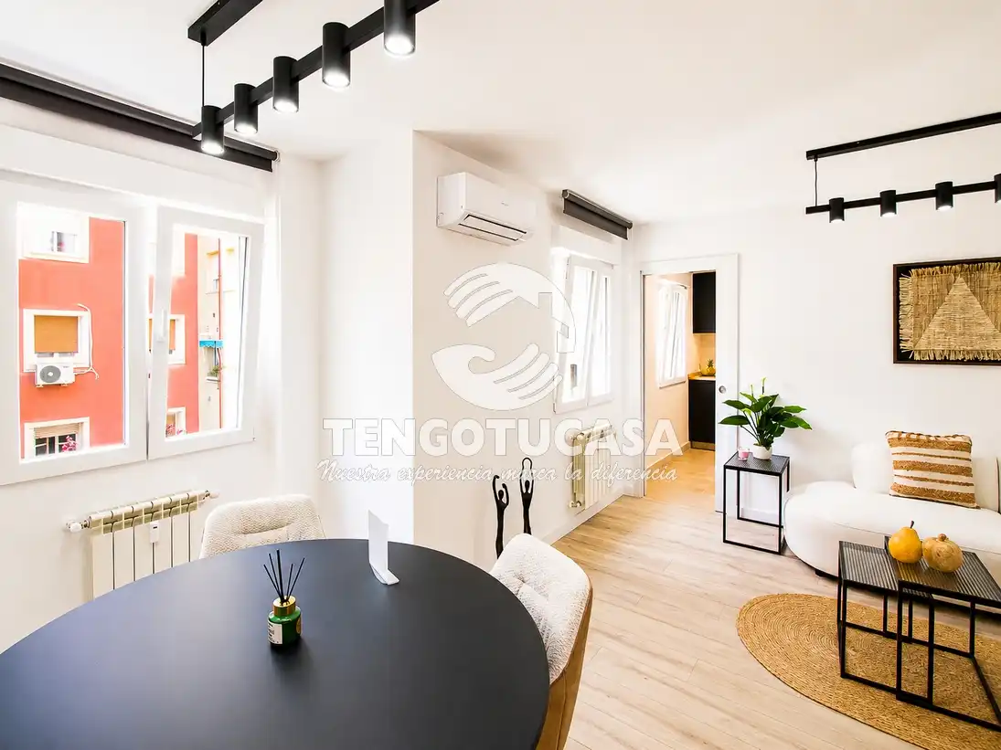 Sala d'estar de Pis en venda en Madrid amb Aire condicionat, Moblat i Forn