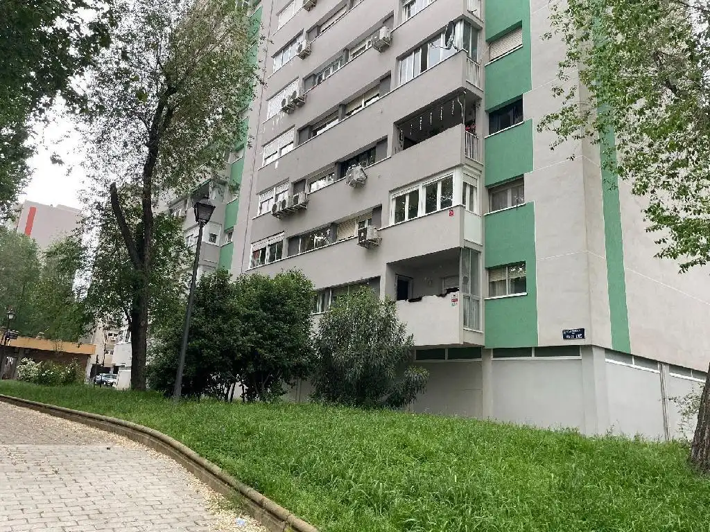 Vista exterior de Planta baixa en venda en Madrid