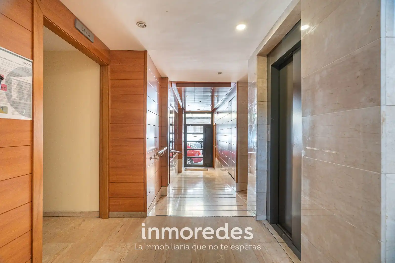 Flat with terrace for sale in Carrer València