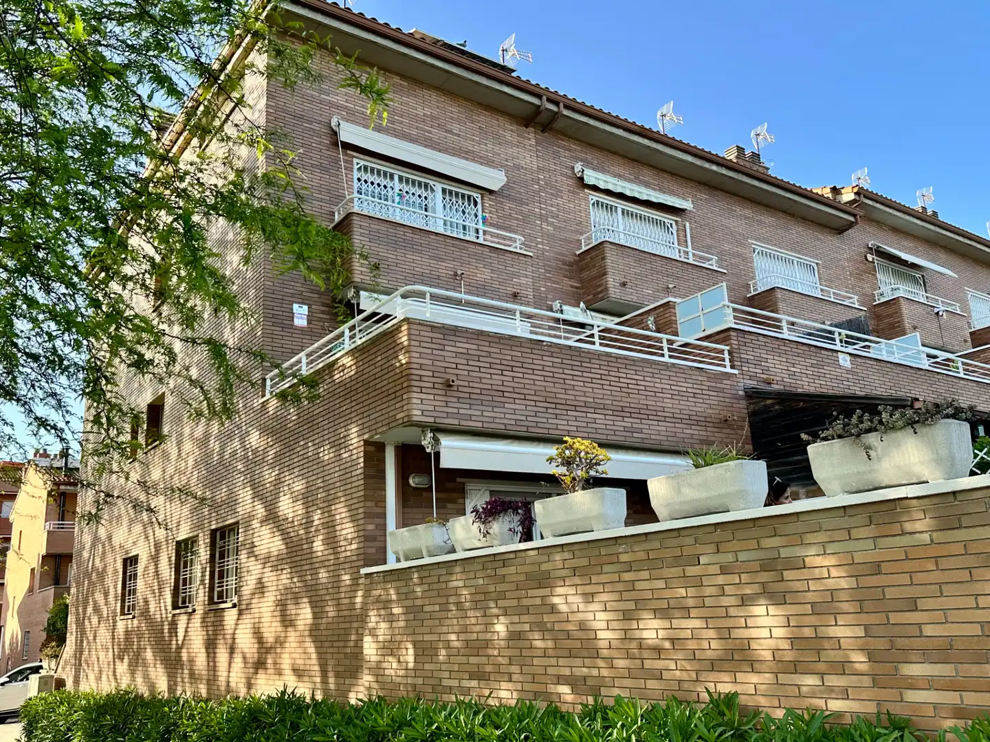 Vista exterior de Casa adosada en venta en Sant Joan Despí con Aire acondicionado, Calefacción y Jardín privado