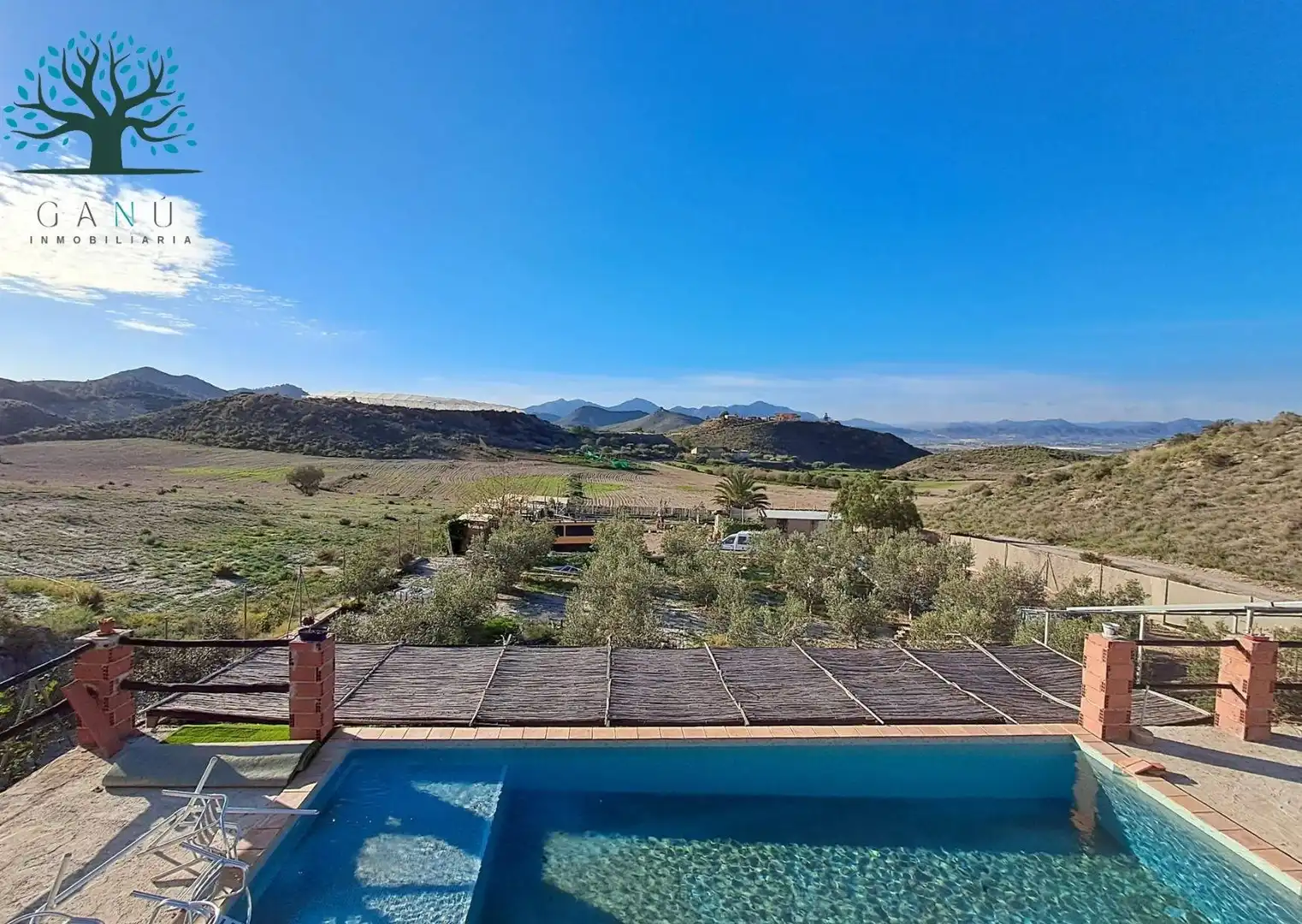 Casa con piscina en venta en EL ALGARROBO