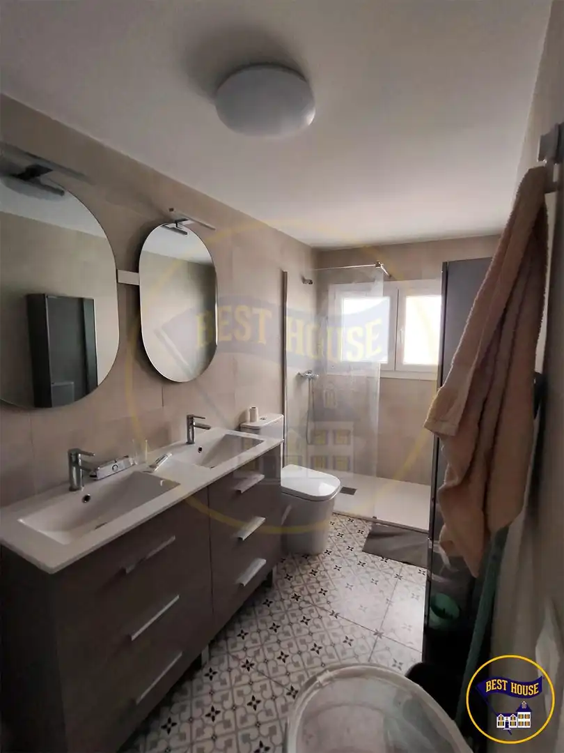 Bathroom of Flat for share in Cuenca  with Heating, Terrace and Furnished