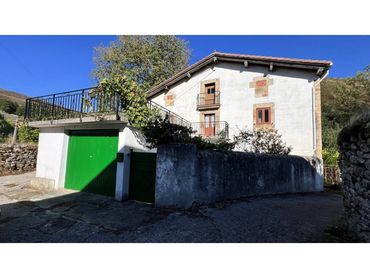 Casa amb jardí en venda a BARCENAS 4