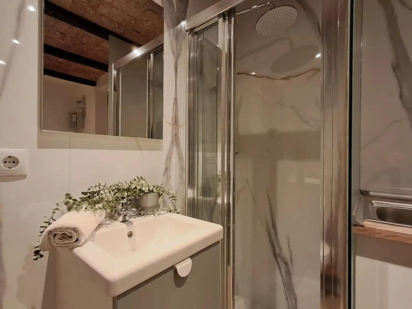 Baño de Estudio en venta en Barcelona con Parquet y Amueblado