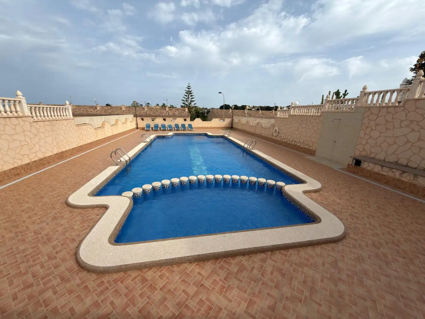 Piscina de Casa o xalet en venda en Torrevieja amb Aire condicionat, Jardí privat i Terrassa