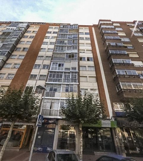 Foto 2 de Piso en venta en Gamonal - San Bruno - G9, Burgos Capital
