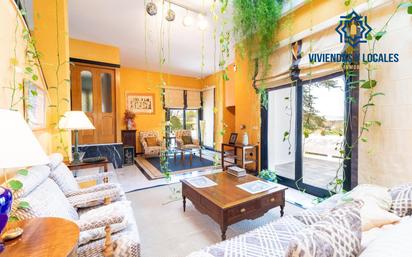 Sala d'estar de Casa o xalet en venda en  Granada Capital amb Calefacció, Jardí privat i Terrassa