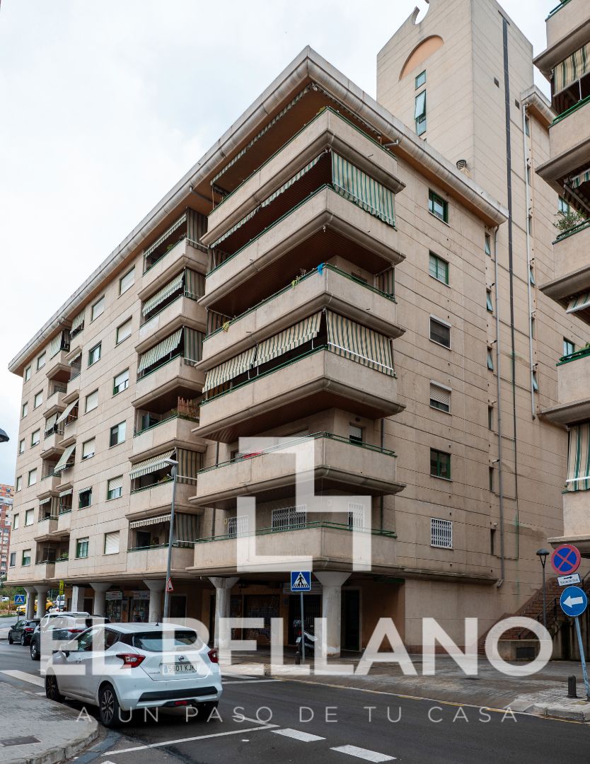 Vista exterior de Pis en venda en Montcada i Reixac amb Calefacció, Parquet i Terrassa