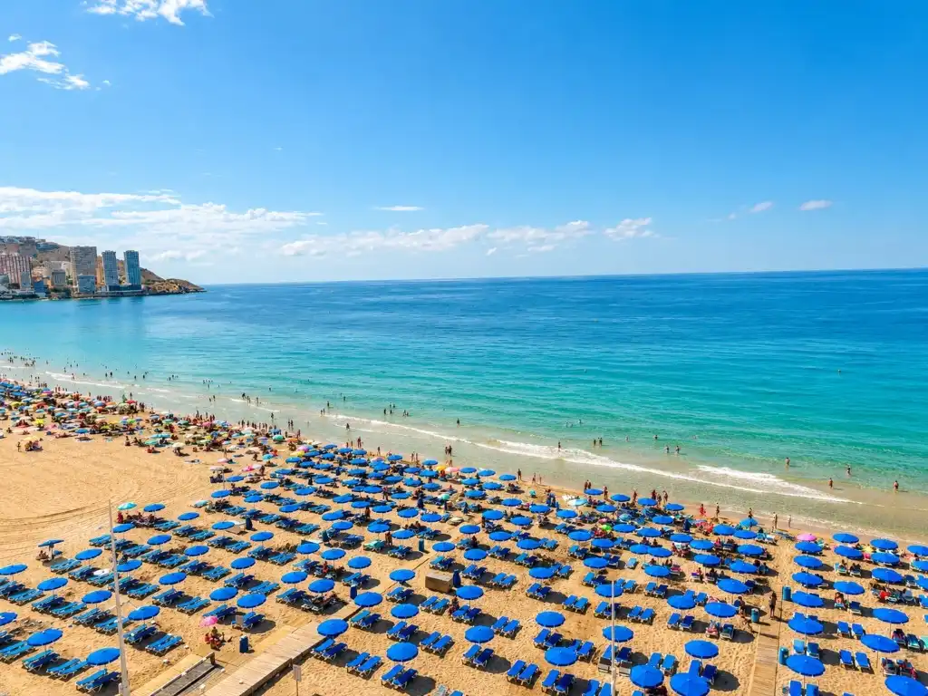 Vista exterior de Piso de alquiler en Benidorm con Aire acondicionado y Amueblado