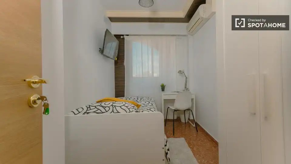Habitación de Piso de alquiler en Burjassot con Aire acondicionado, Calefacción y Amueblado