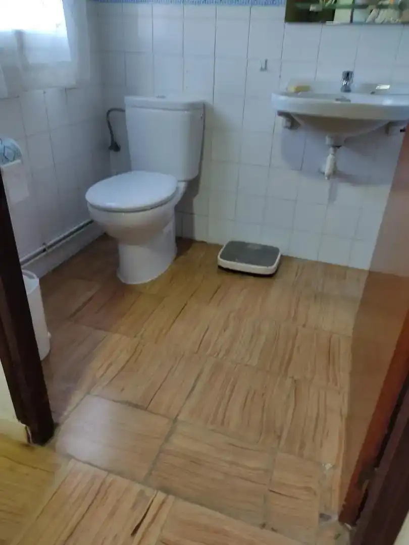 Baño de Casa o chalet en venta en Muelas de los Caballeros con Trastero, Horno y Lavadora