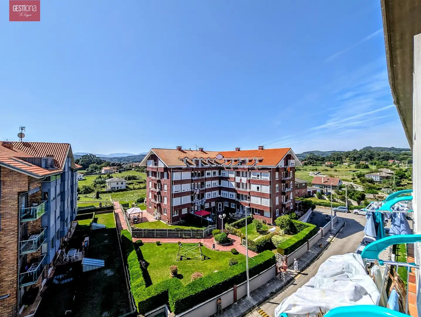 Vista exterior de Ático en venta en Noja con Calefacción, Terraza y Piscina comunitaria