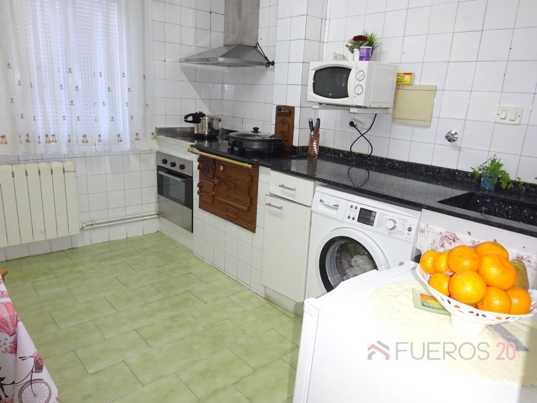Cuina de Casa adosada en venda en Barakaldo  amb Calefacció