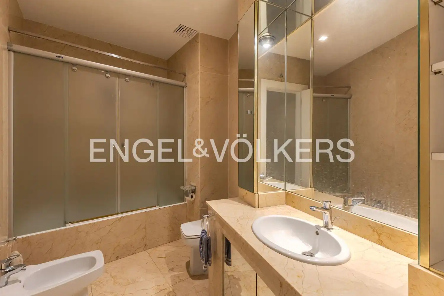 Baño de Piso en venta en Valencia con Aire acondicionado, Calefacción y Balcón