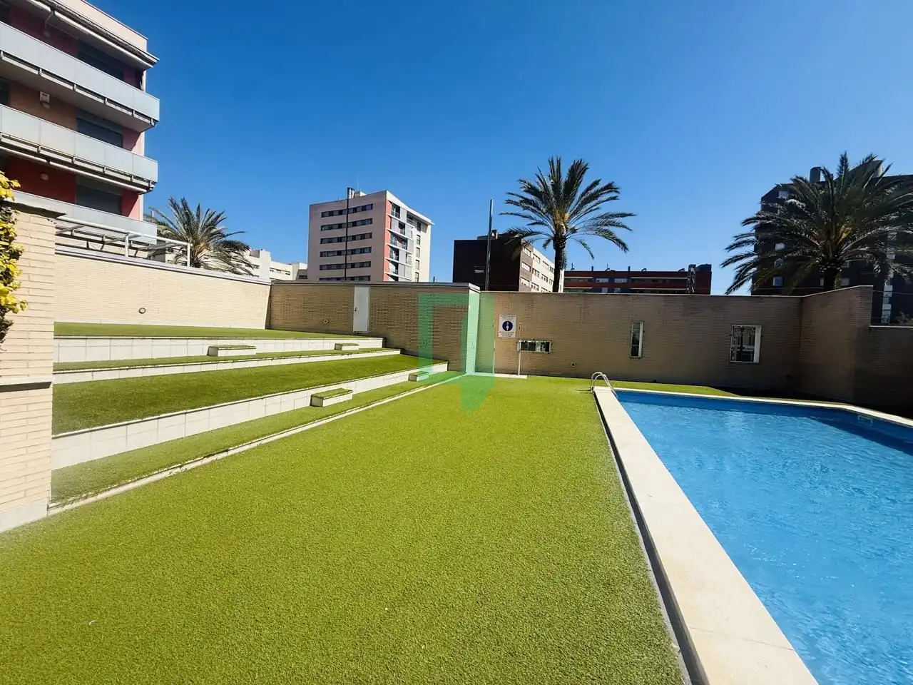 Piscina de Piso en venta en Badalona con Aire acondicionado, Calefacción y Balcón