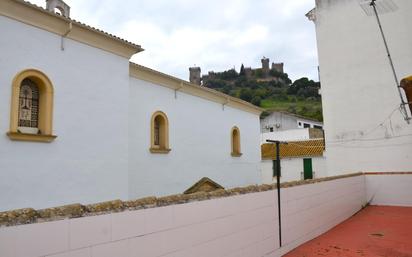 Vista exterior de Casa o xalet en venda en Almodóvar del Río amb Calefacció, Jardí privat i Parquet