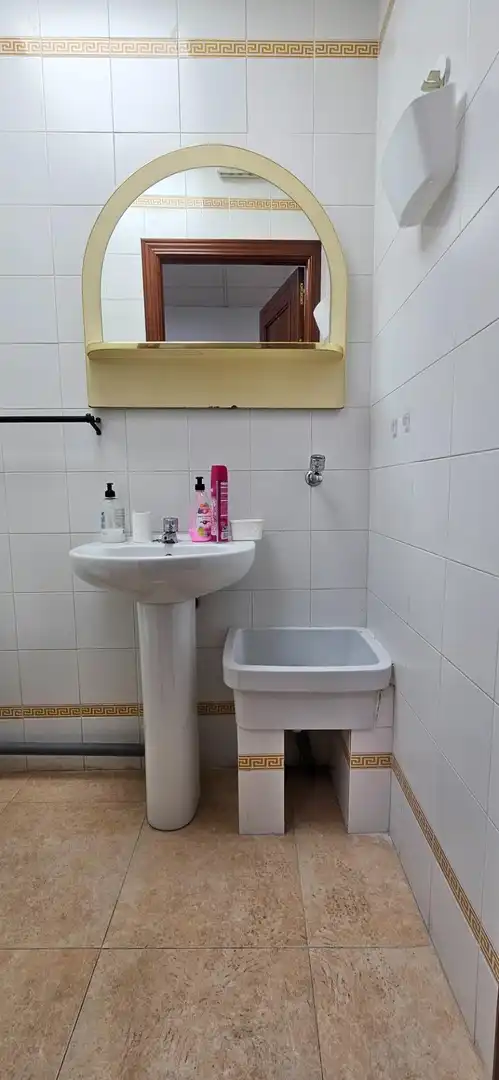Badezimmer von Geschaftsraum zur Miete in Dos Hermanas