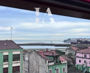 Vista exterior de Àtic en venda en Gijón  amb Terrassa
