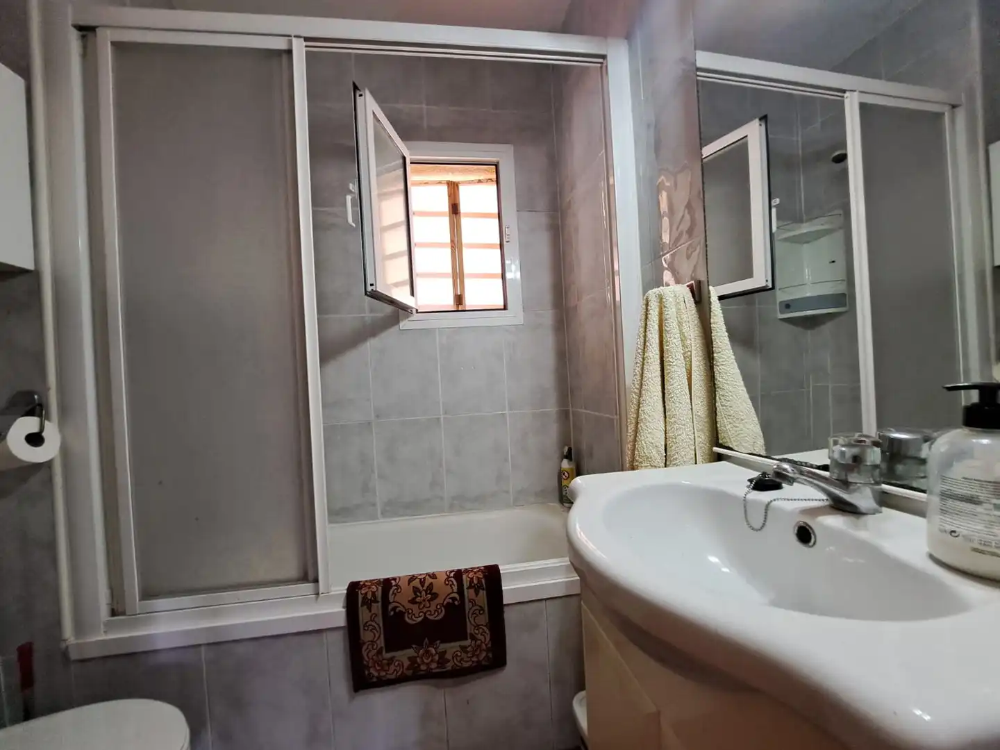 Bathroom of Flat for sale in Cartagena  with Air Conditioner