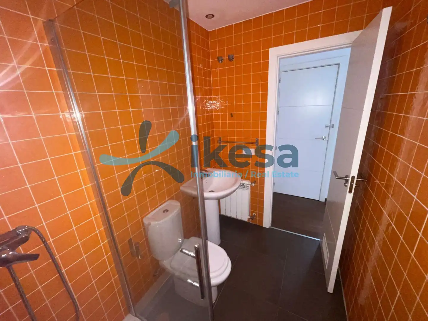 Bany de Casa o xalet en venda en Espartinas amb Jardí privat, Piscina i Piscina comunitària