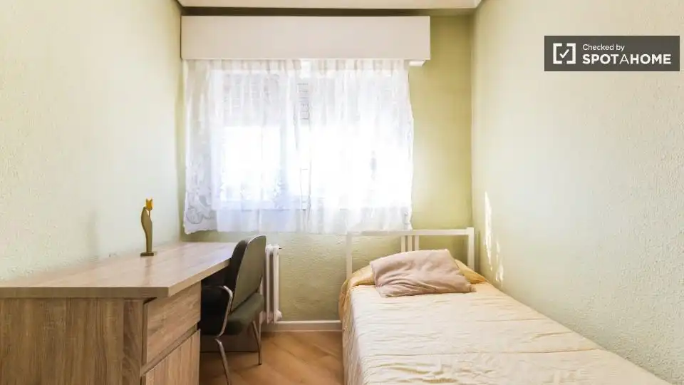 Room in La Florida - El Plantío