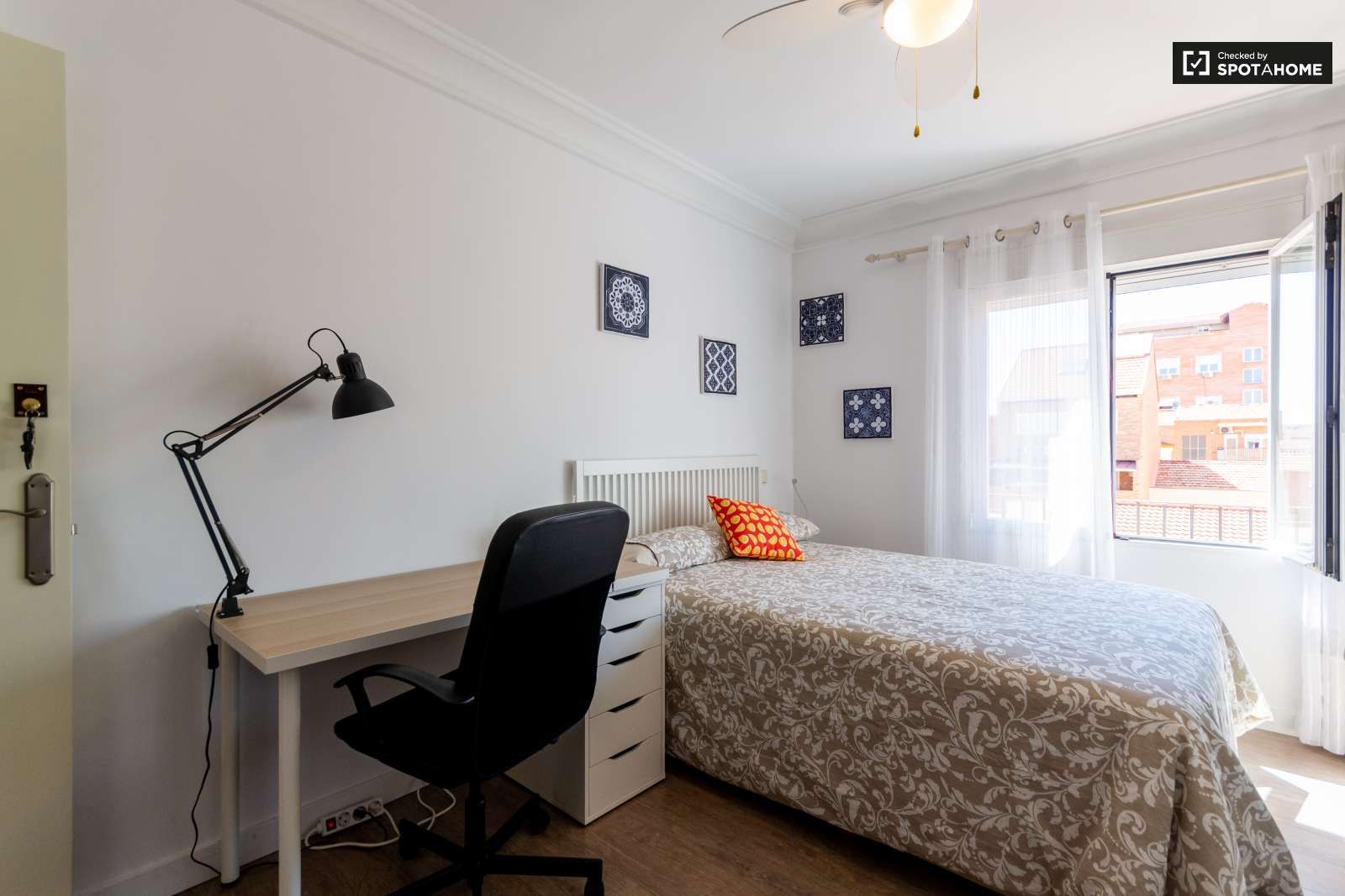 Bedroom of Flat to share in  Madrid Capital  with Air Conditioner, Terrace and Furnished