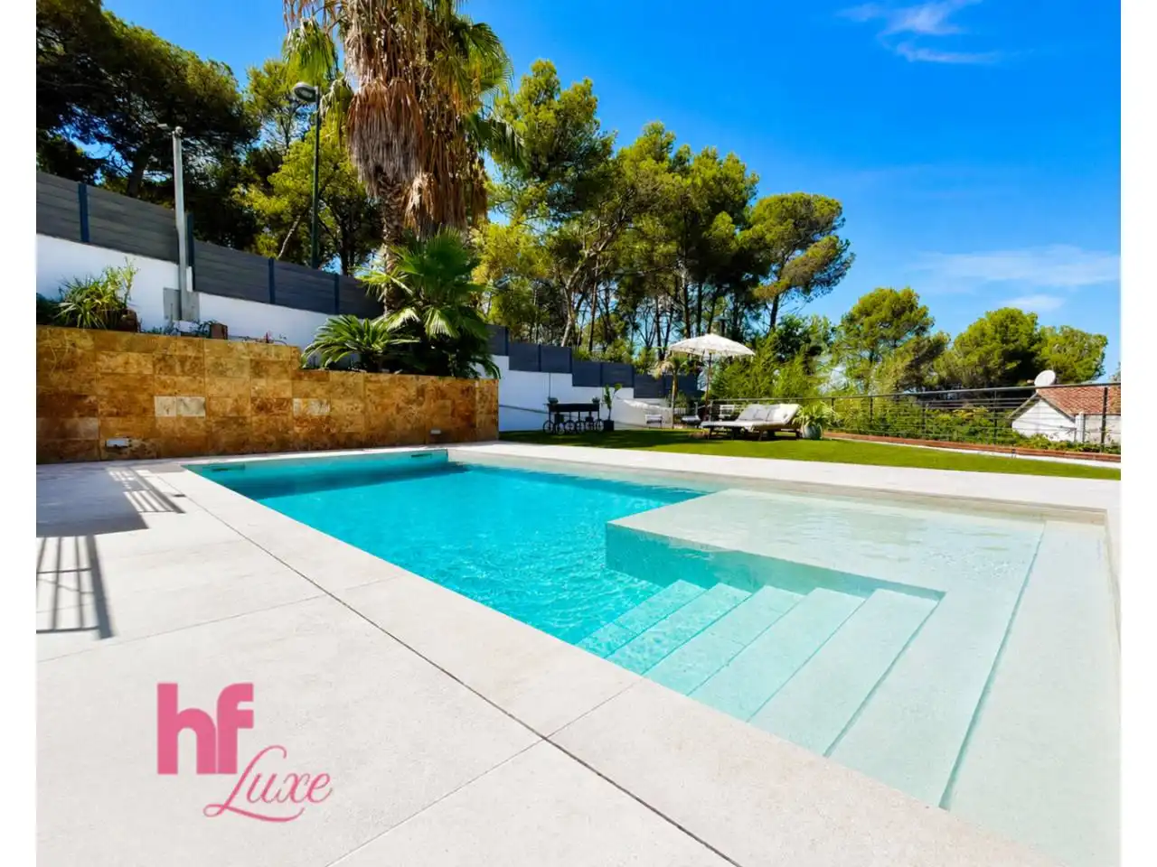 Detached house with pool for sale in Calle Serrallarga