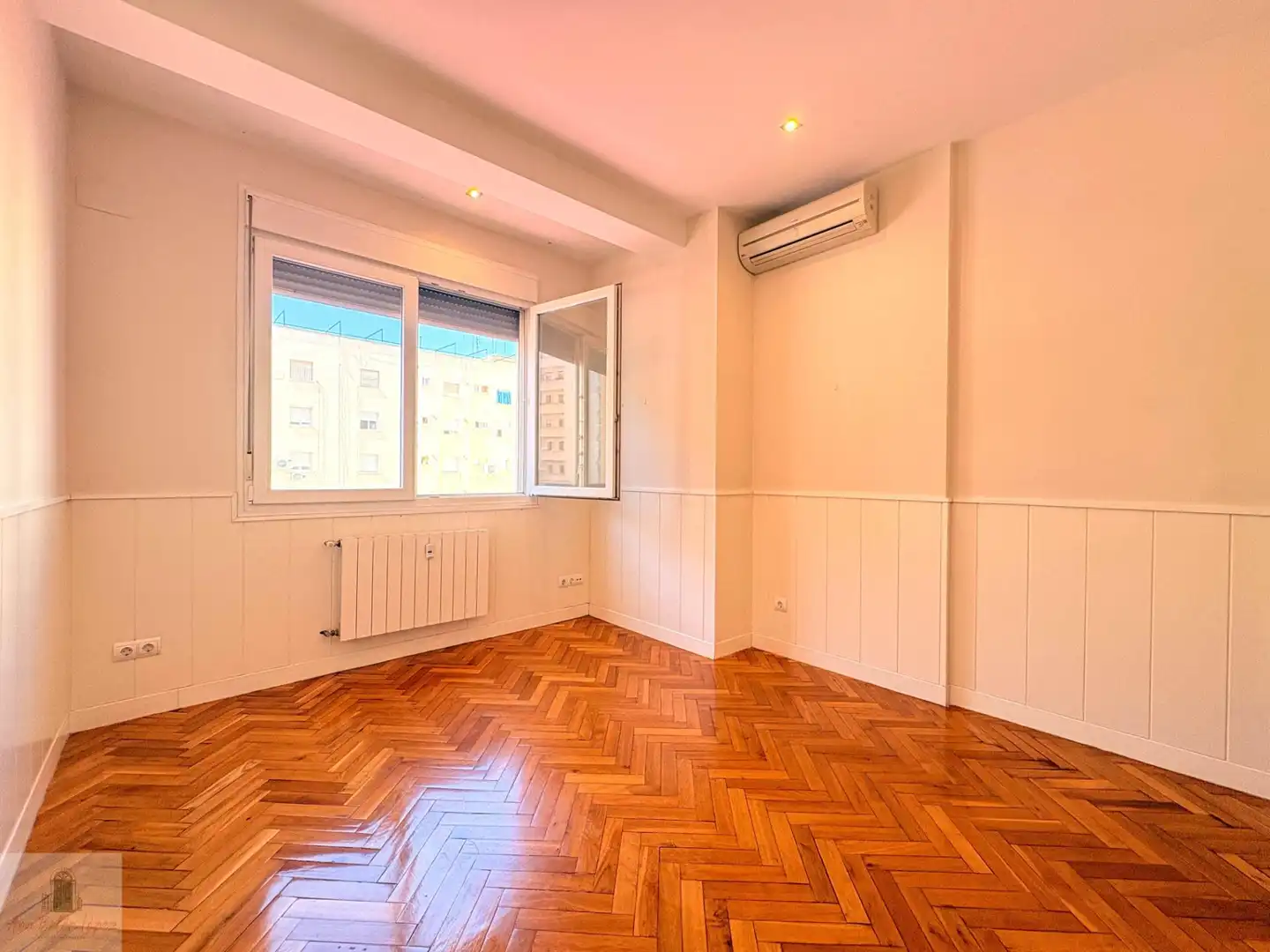 Bedroom of Flat for rent in Badajoz  with Air Conditioner and Heating