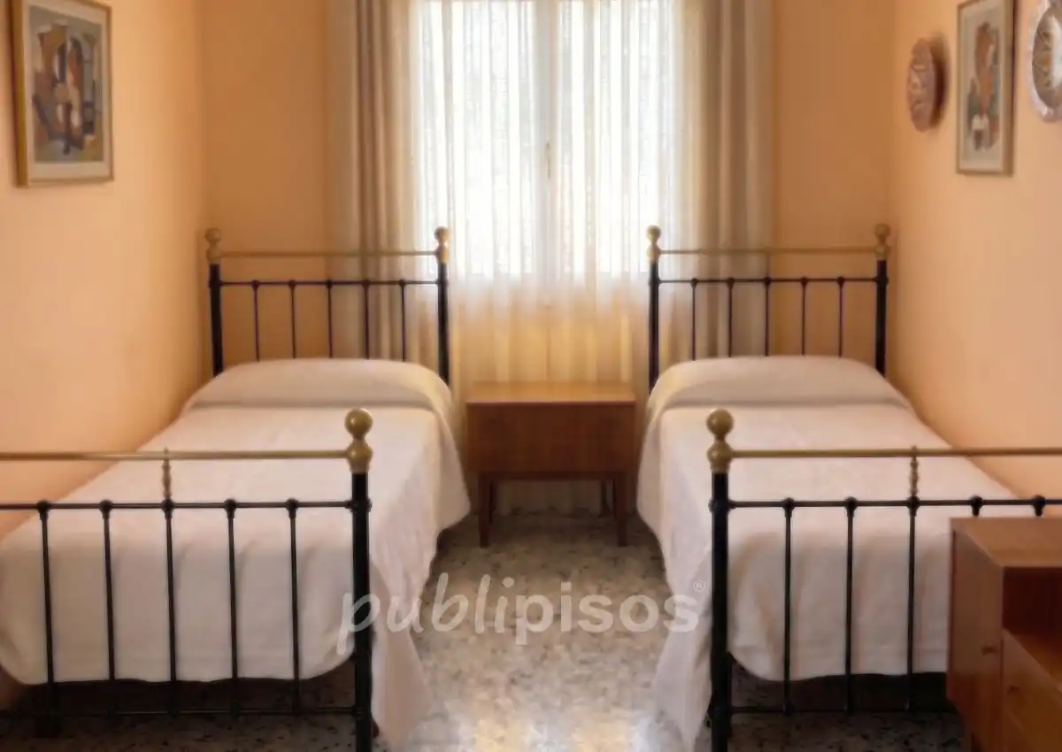 Bedroom of Flat for rent in Zaragoza  with Heating and Furnished