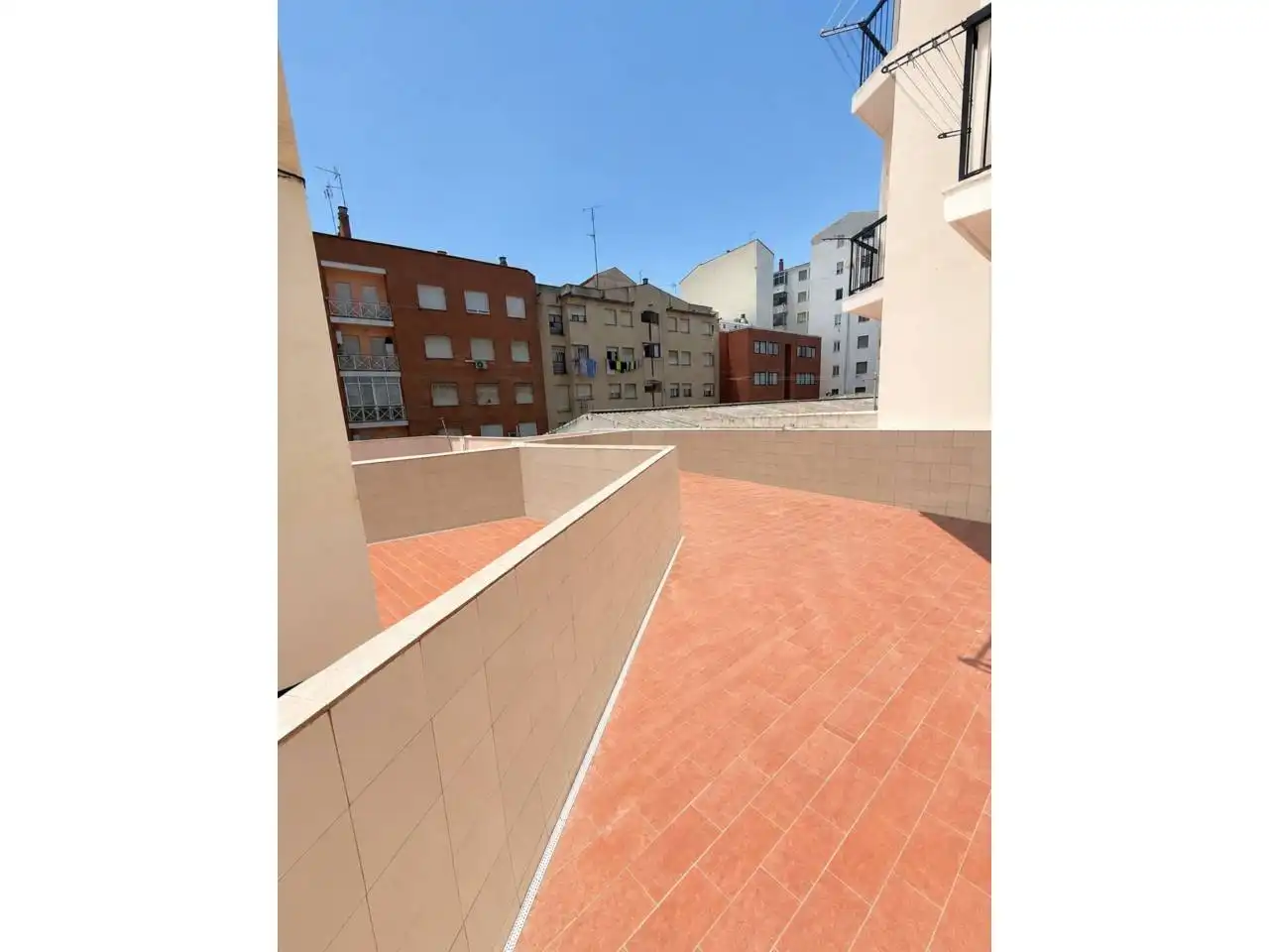 Vista exterior de Piso en venta en  Logroño con Calefacción, Parquet y Terraza