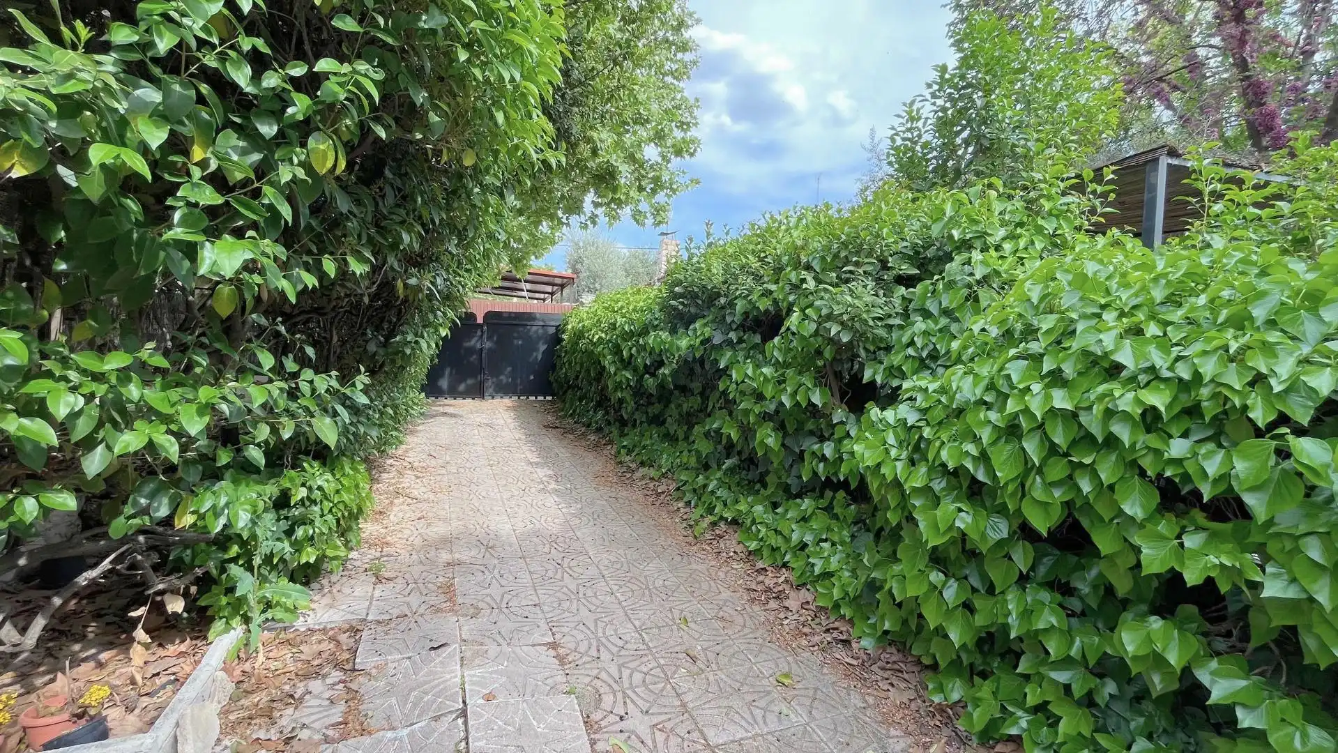 Vista exterior de Casa adosada en venta en Arganda del Rey con Calefacción, Jardín privado y Piscina comunitaria