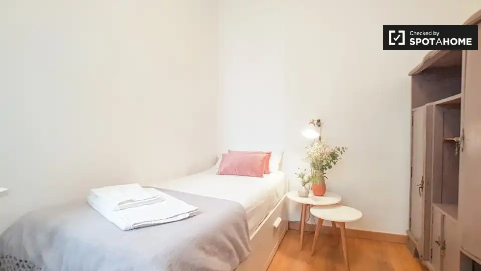 Habitación de Apartamento para compartir en Barcelona con Aire acondicionado, Calefacción y Terraza