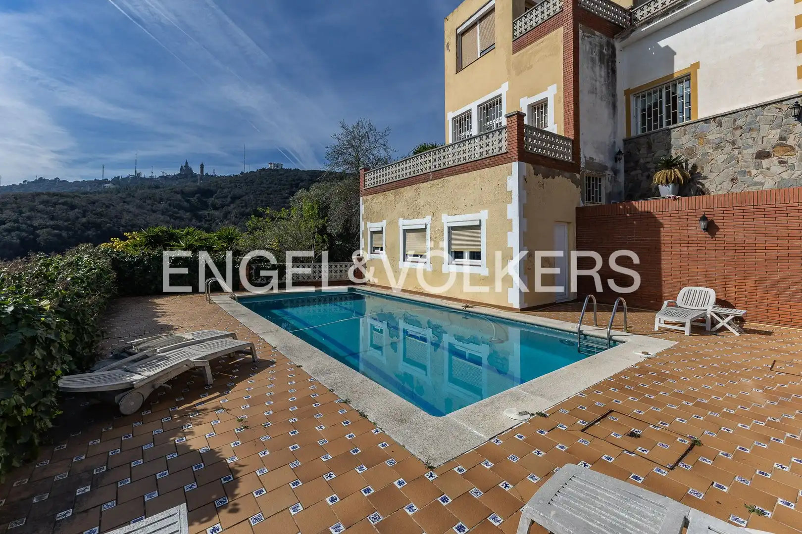Schwimmbecken von Country house zum Verkauf in Barcelona mit Heizung, Parkett und Terrasse