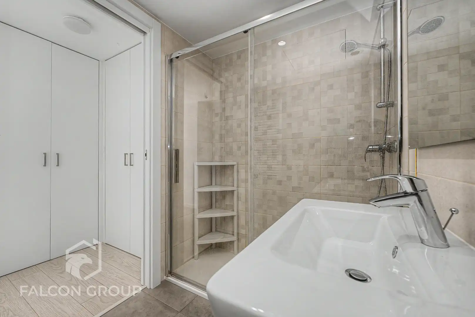 Bathroom of Flat for sale in Vilanova i la Geltrú  with Air Conditioner, Heating and Parquet flooring