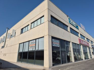 Local comercial en alquiler en Avenida de Madrid