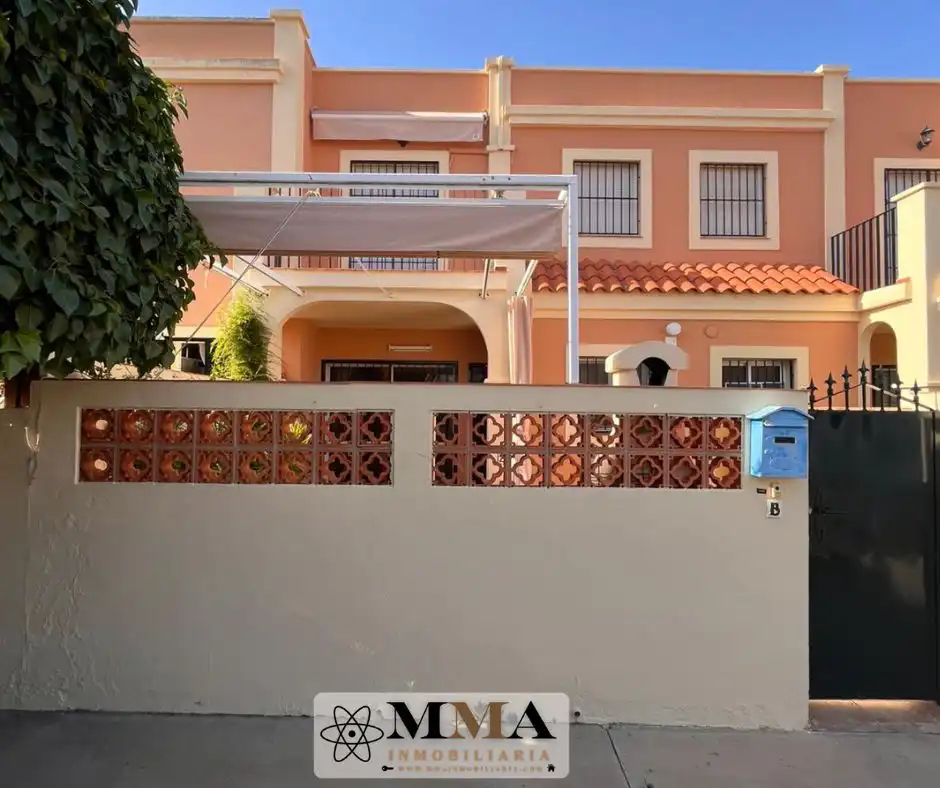 Vista exterior de Casa adosada en venda en El Portil amb Aire condicionat, Calefacció i Jardí privat
