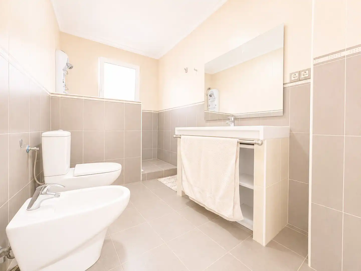 Bathroom of Flat for sale in Sueca  with Air Conditioner, Terrace and Storage room