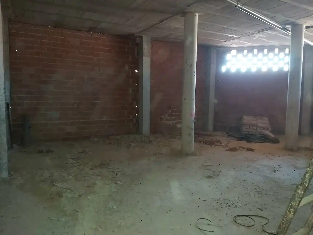 Local en venta en Valdeganga