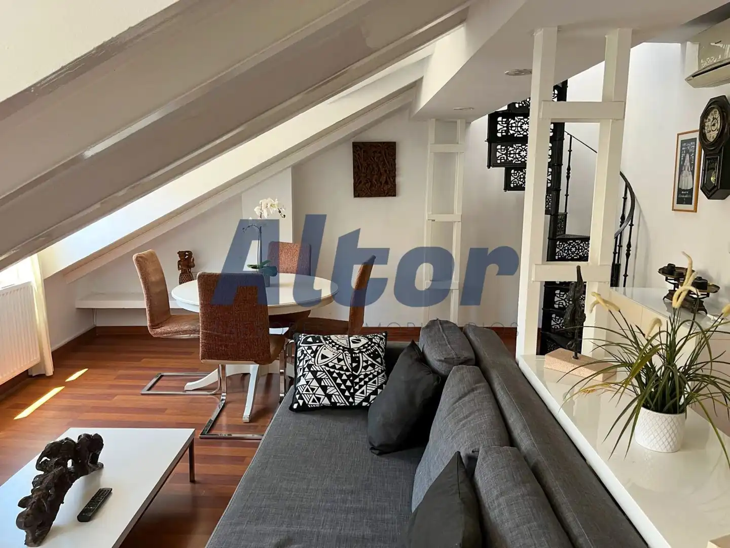 Sala d'estar de Dúplex de lloguer en Madrid amb Aire condicionat, Calefacció i Moblat